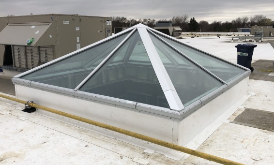 Pyramid skylight on a reflective roof