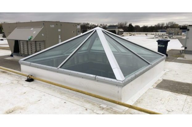 Pyramid skylight on a reflective roof
